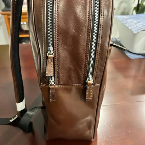 Bugatti Genuine Leather Backpack - Picture 4 of 10